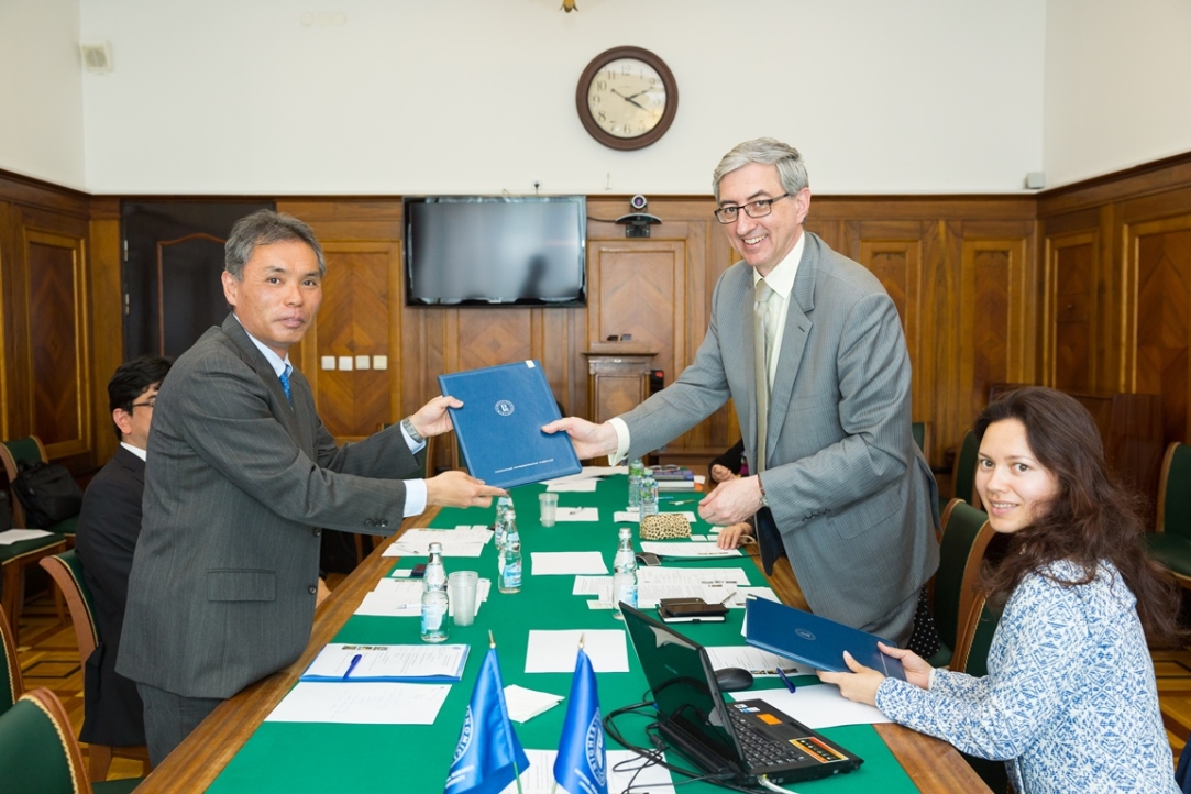 HSE Signs Cooperation Agreement with Hitotsubashi University Illustration for news: HSE Signs Cooperation Agreement with Hitotsubashi University